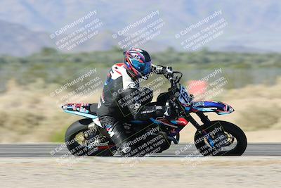 media/Dec-04-2025-Racers Edge (Thu) [[5ebc9f124d]]/3-B Group/5-Session 2 Turn 2 inside Speed Pans/